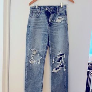 AE Ripped 90’s Boyfriend Jeans